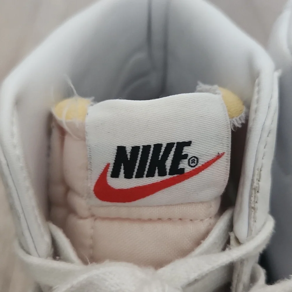 Nike Blazer Mid '77 Womens Shoes